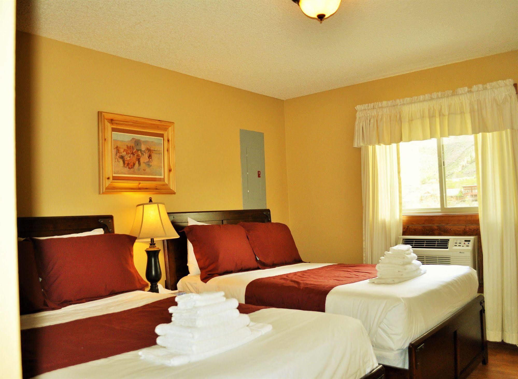 Yellowstone Condos & Suites Gardiner Exterior foto